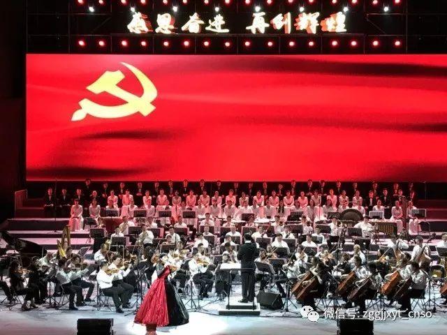 同居四年后分手，佘诗曼拿下“三料视后”，他却只能演烂片养四娃